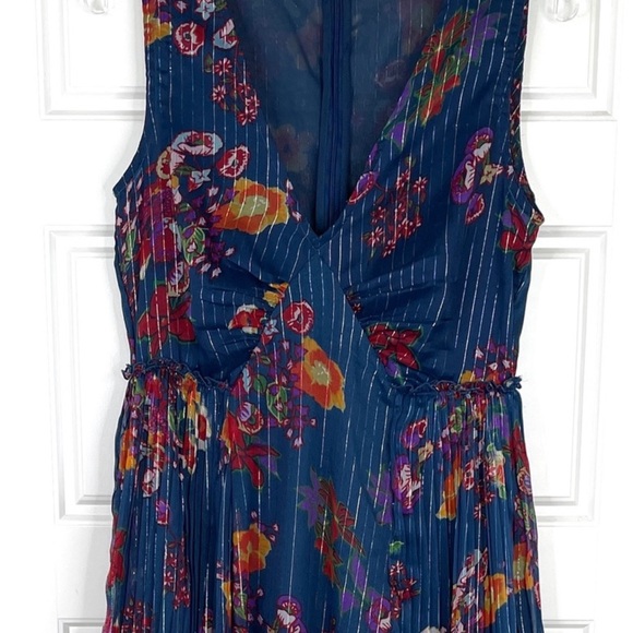 WALTER BAKER Teri Metallic Stripe Pleated Blue Floral Georgette Dress NEW Size 8 - Picture 3 of 13